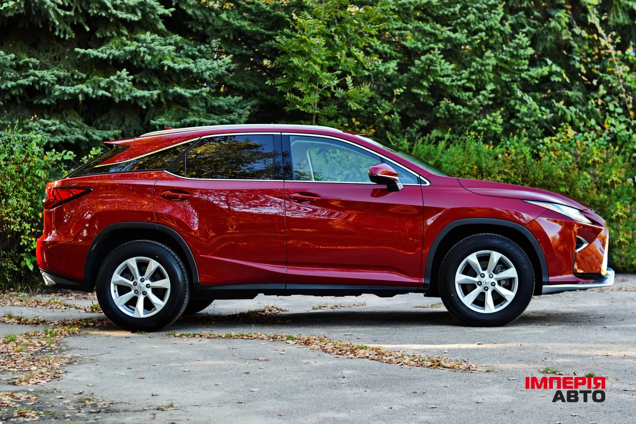 Lexus RX - фото 8
