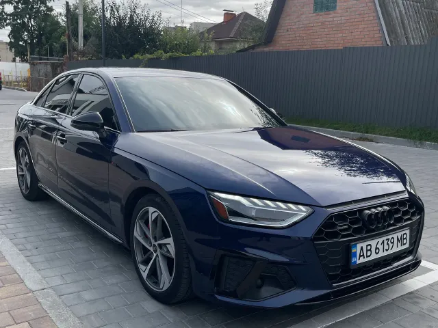 Audi A4 - фото 1