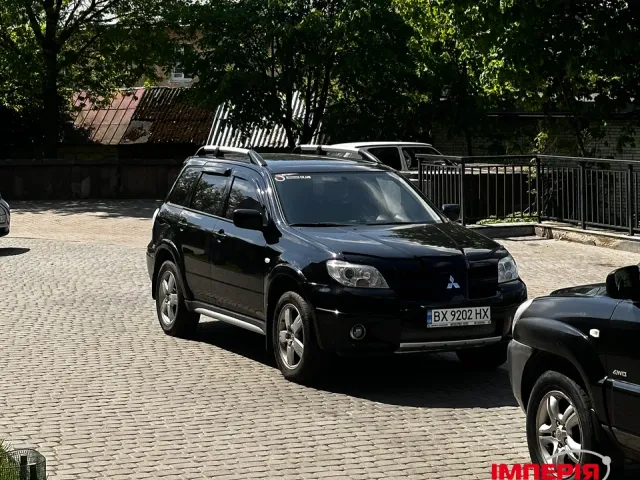 Mitsubishi Outlander - фото 3