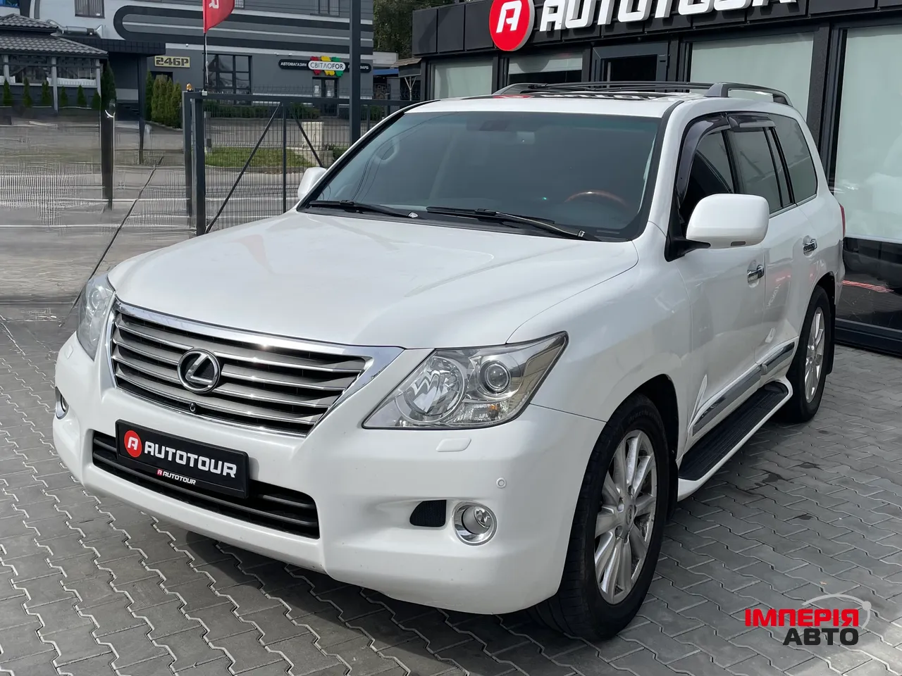 Lexus LX - фото 2