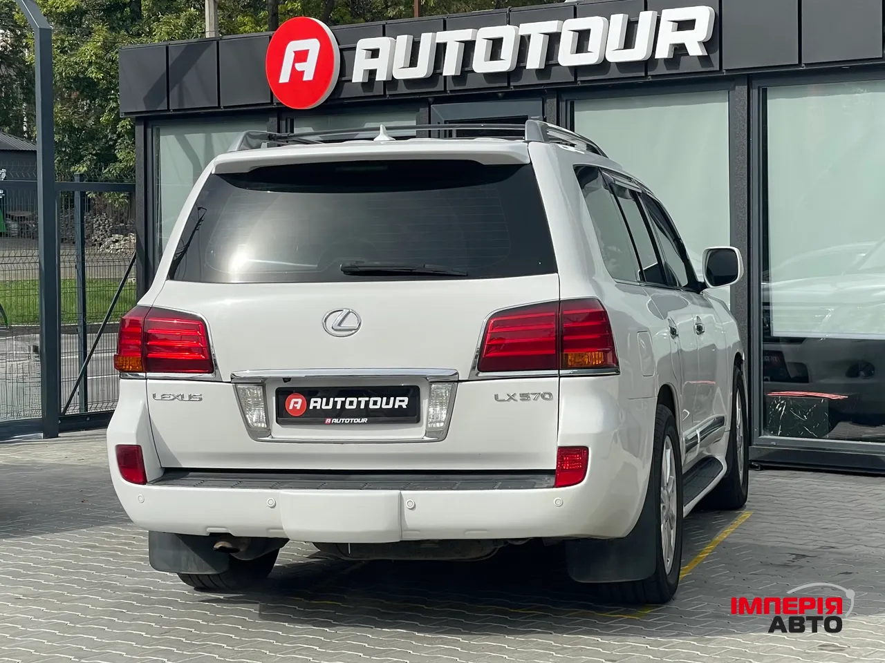 Lexus LX - фото 10