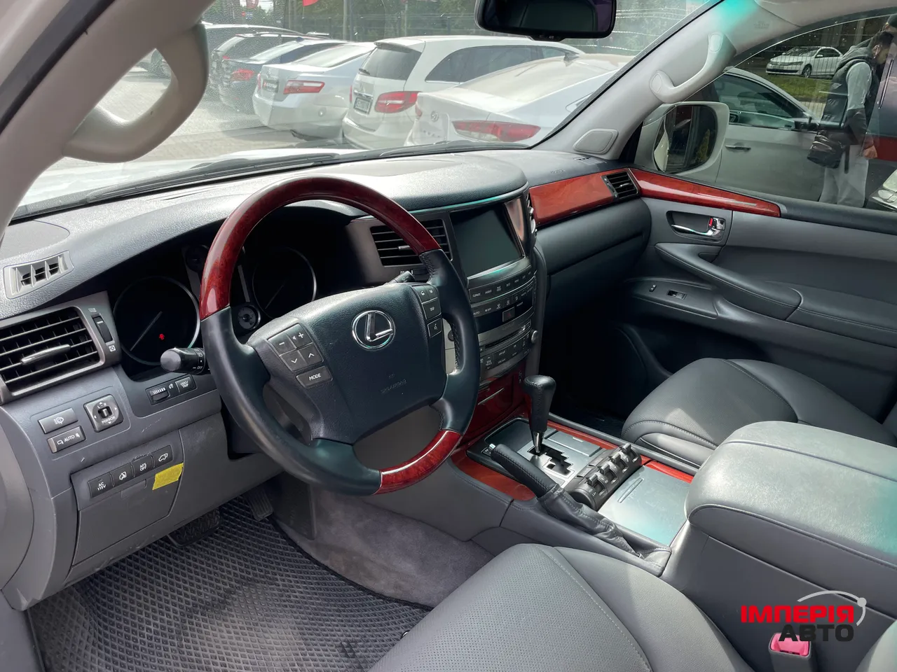 Lexus LX - фото 4