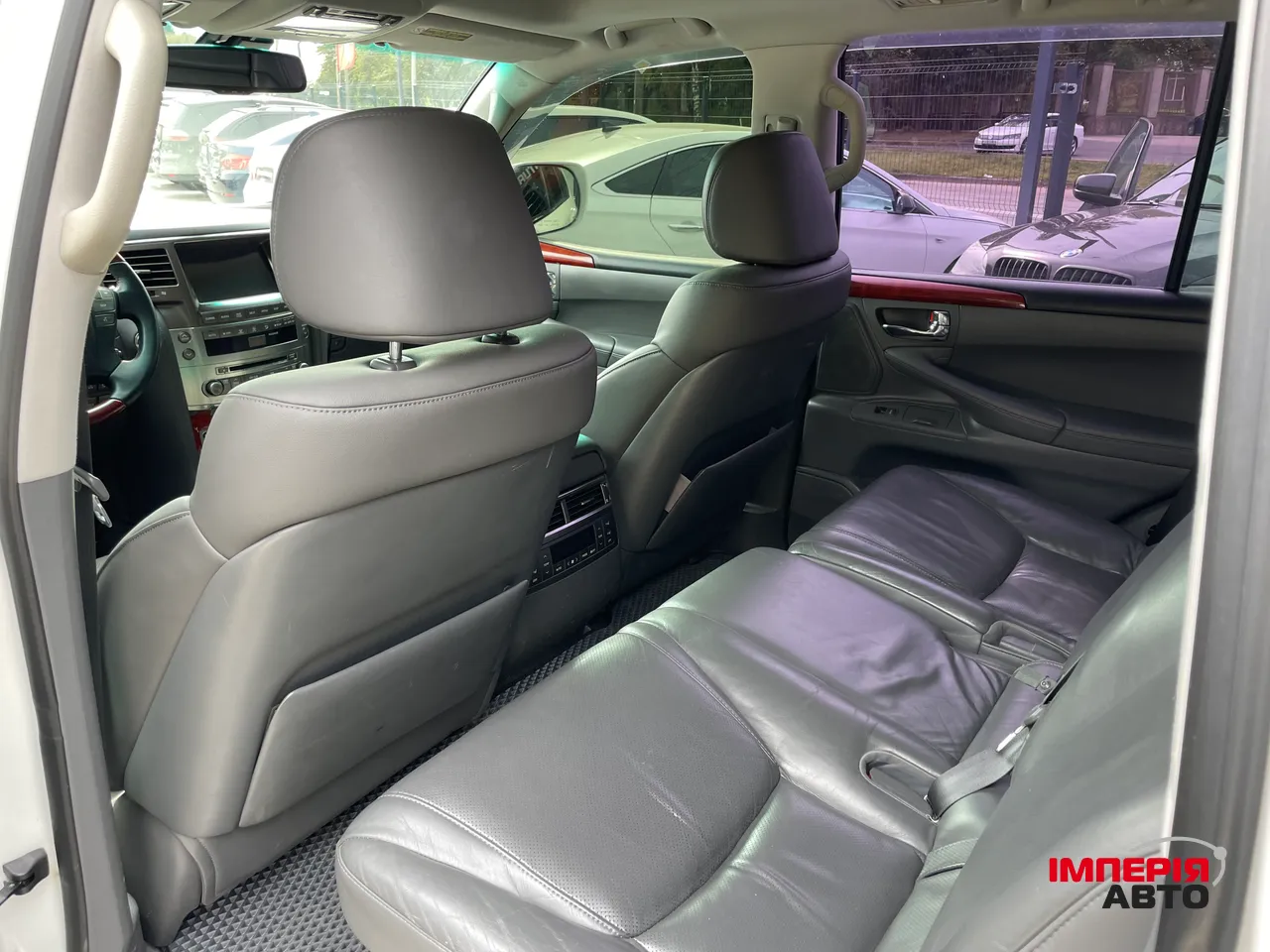 Lexus LX - фото 6