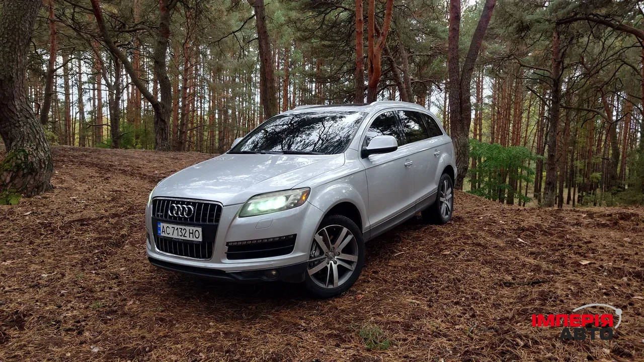 Audi Q7 - фото 8