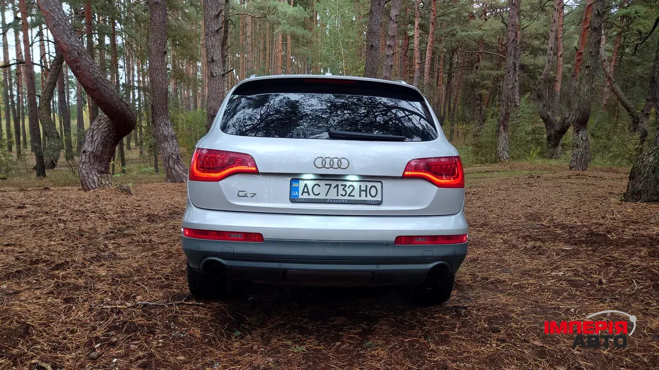 Audi Q7 - фото 6