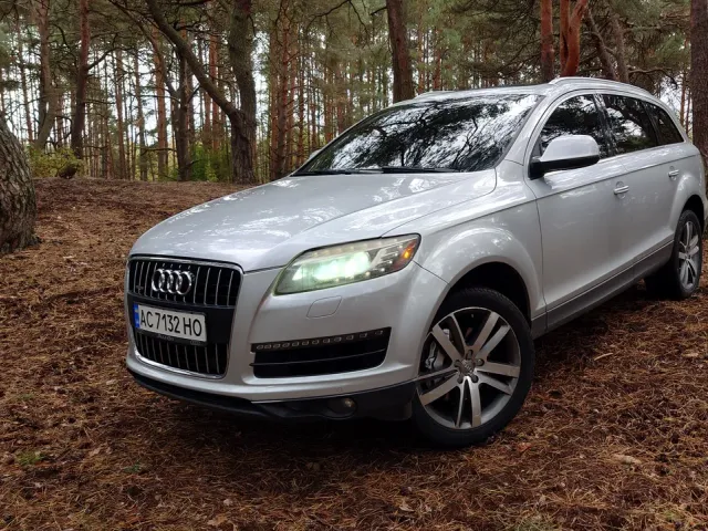 Audi Q7 - фото 1