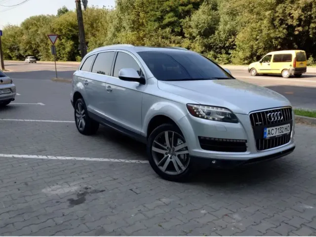 Audi Q7 - фото 1
