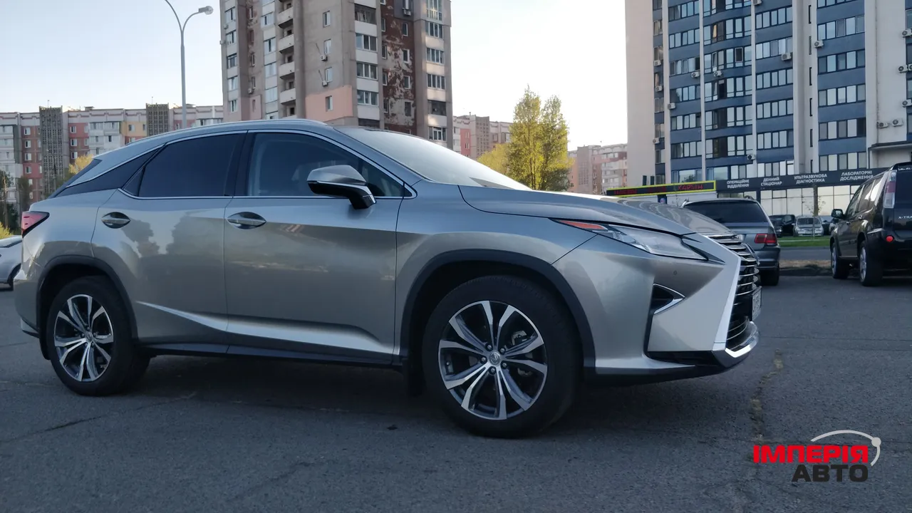 Lexus RX - фото 10