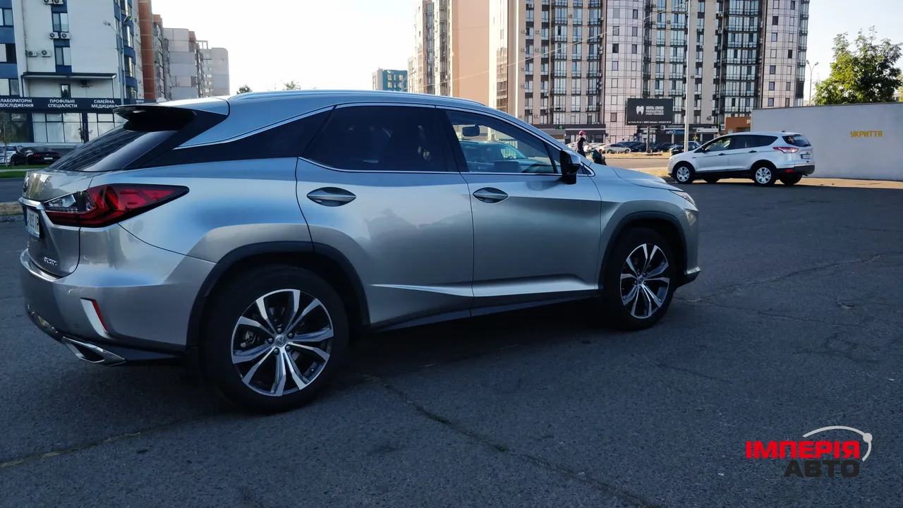 Lexus RX - фото 8