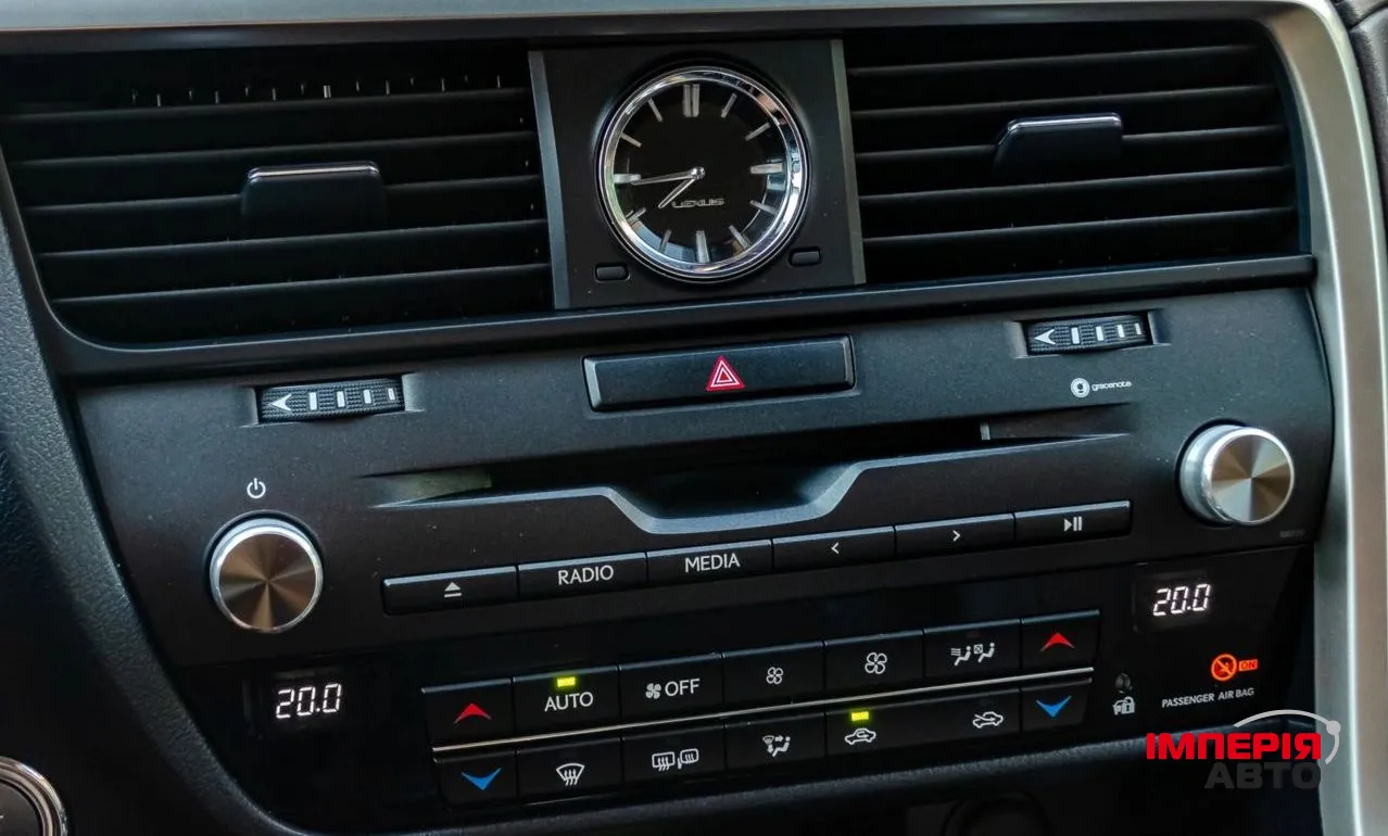 Lexus RX - фото 17