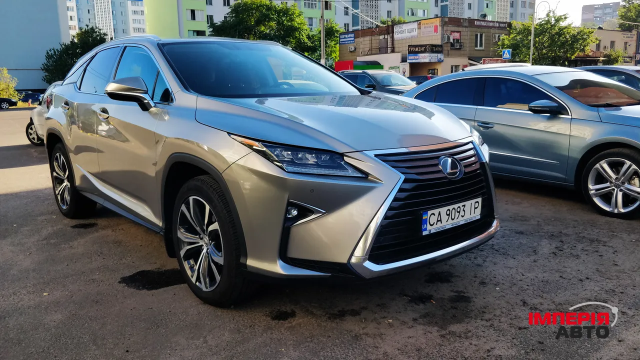 Lexus RX - фото 1