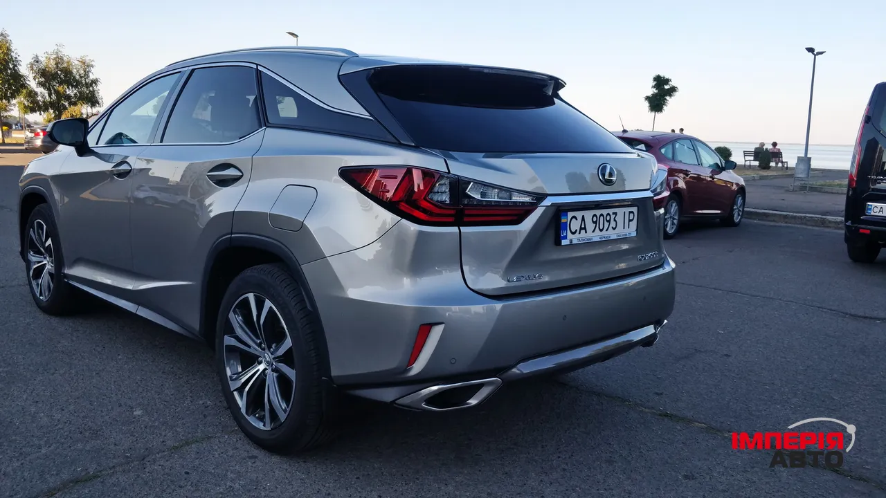 Lexus RX - фото 7