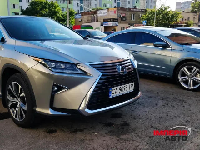 Lexus RX - фото 1