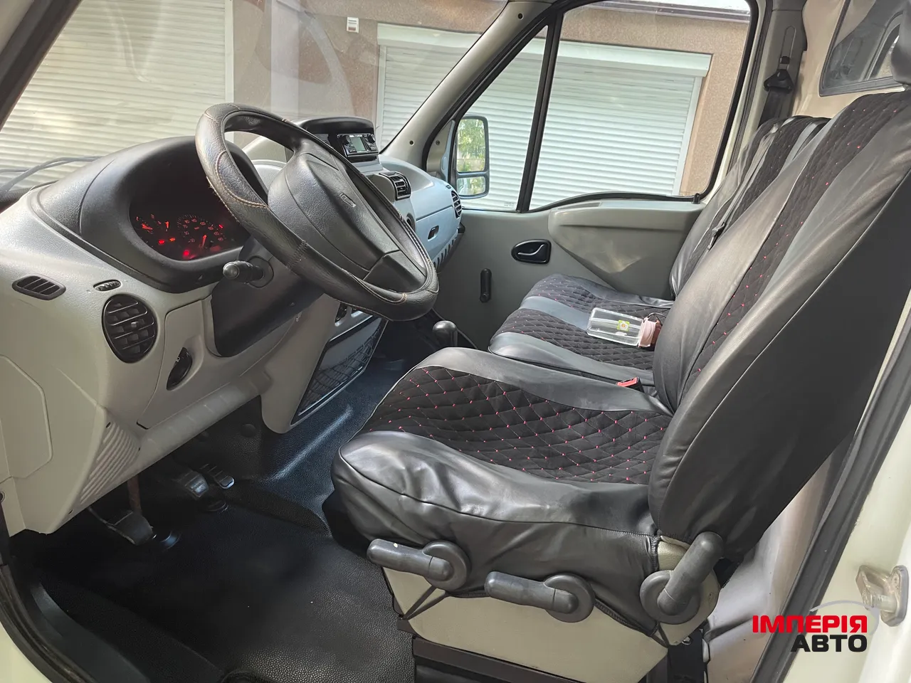 Renault Trafic - фото 11