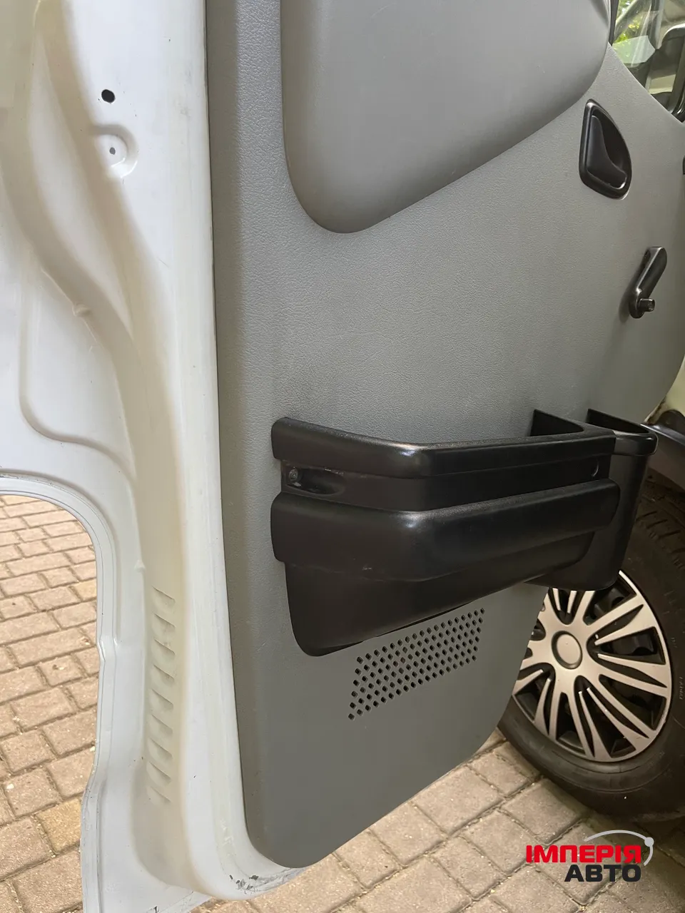 Renault Trafic - фото 13