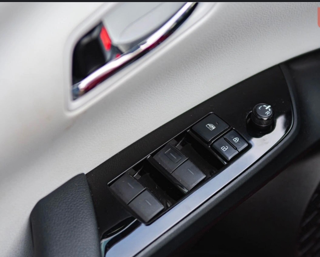 Toyota Prius - фото 5