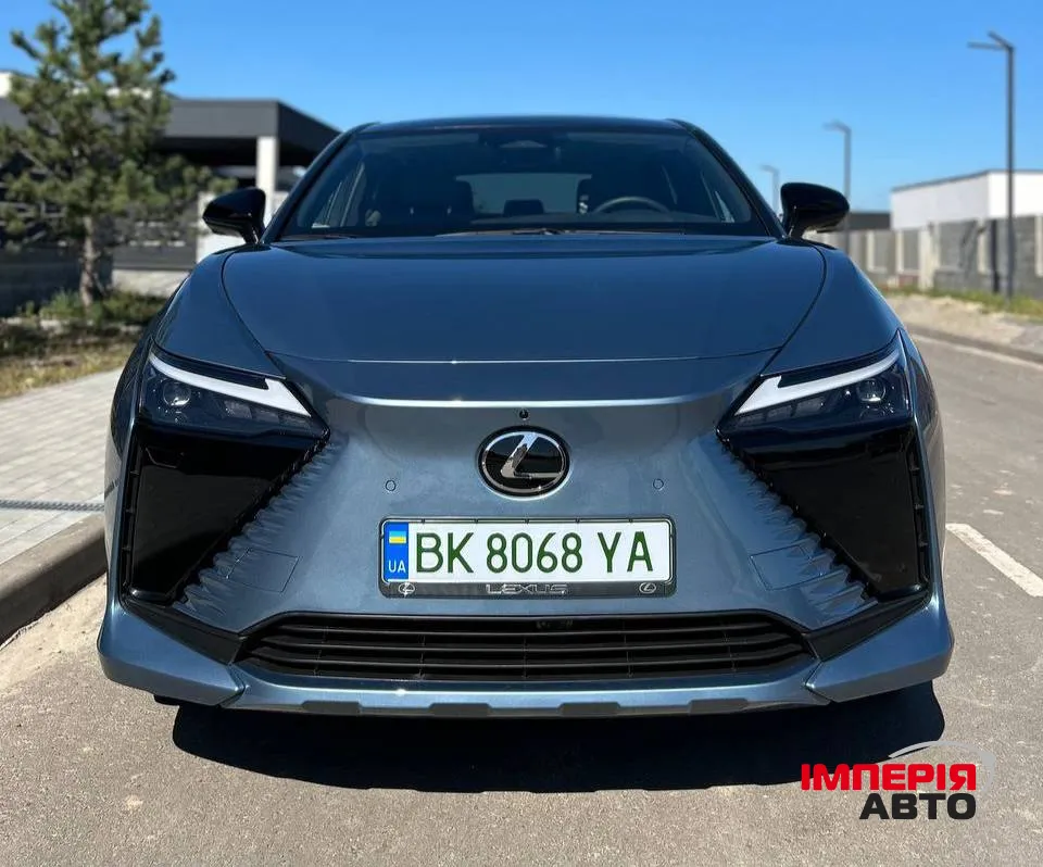 Lexus RZ - фото 4