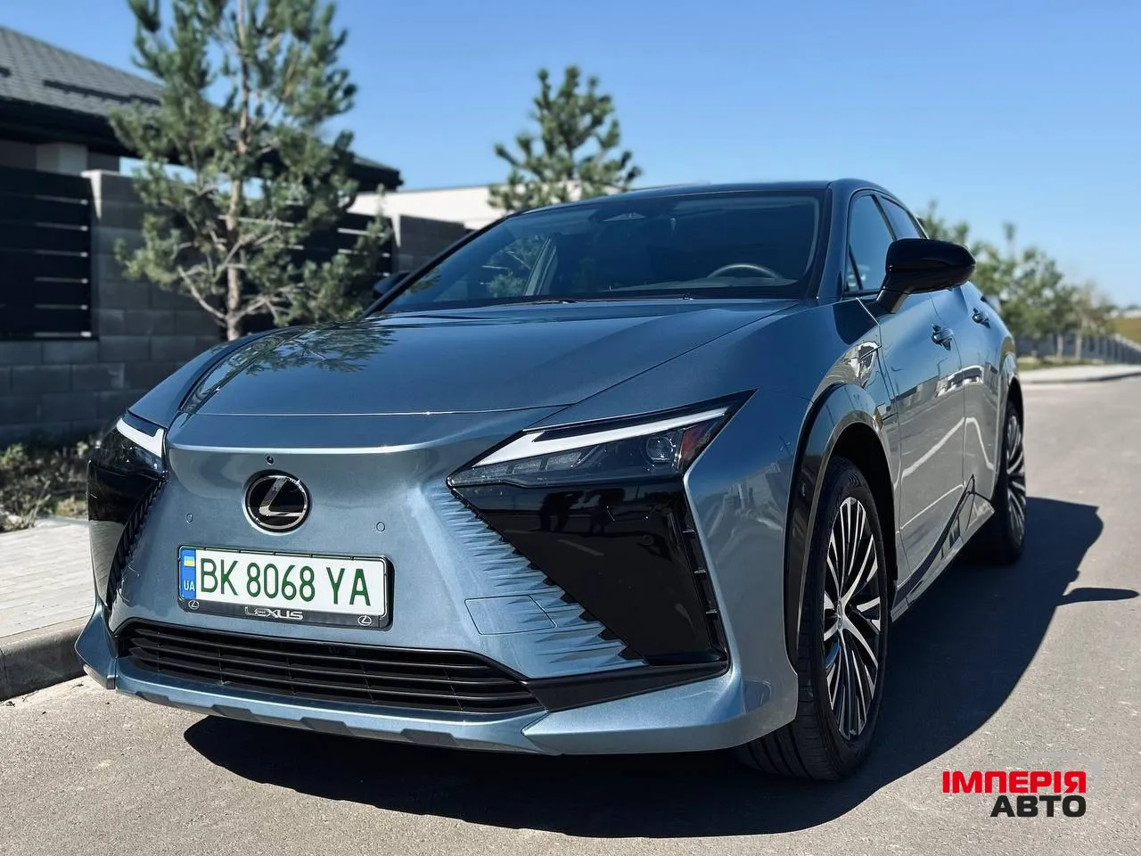 Lexus RZ - фото 1