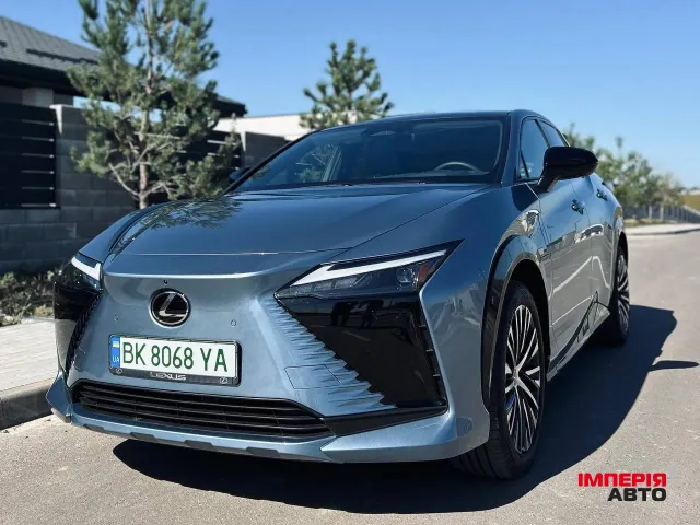 Lexus RZ - фото 1