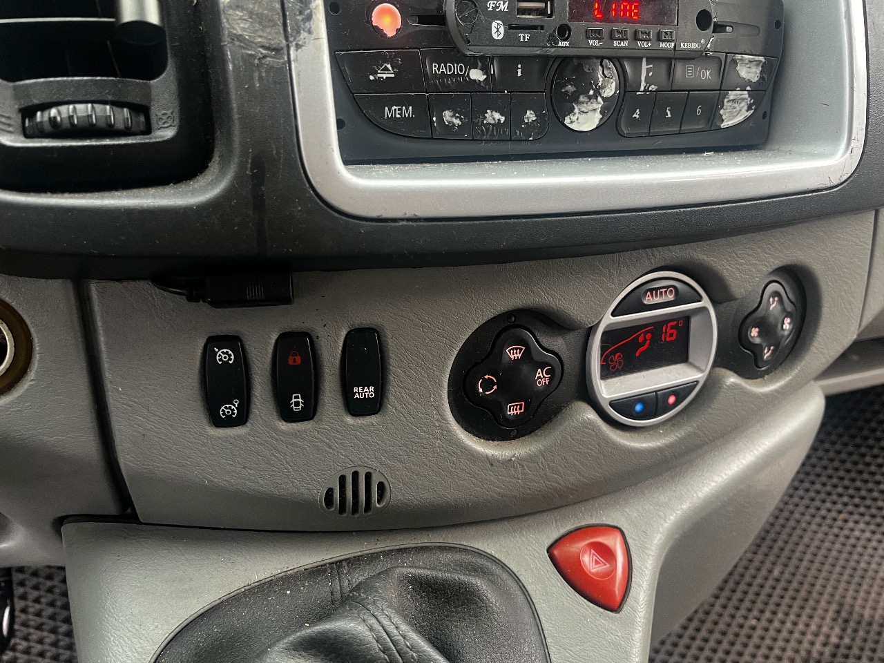 Renault Trafic - фото 9