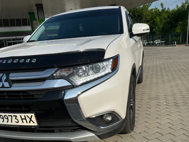 Mitsubishi Outlander - фото 3