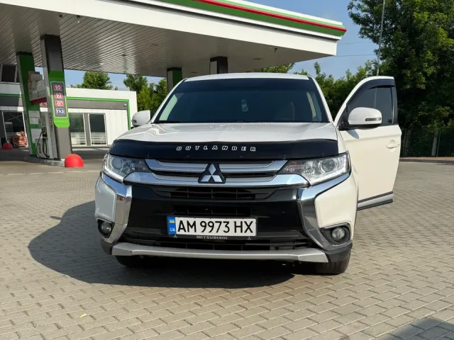 Mitsubishi Outlander - фото 2