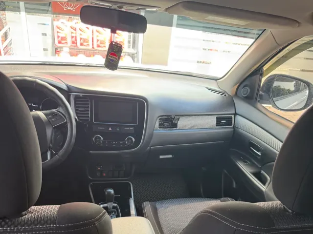 Mitsubishi Outlander - фото 4