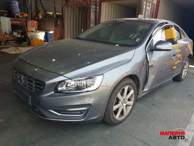 Volvo S60 - фото 2