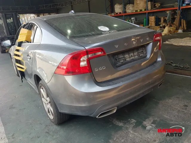 Volvo S60 - фото 4