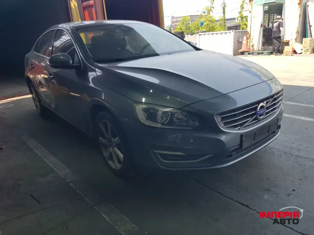Volvo S60 - фото 1