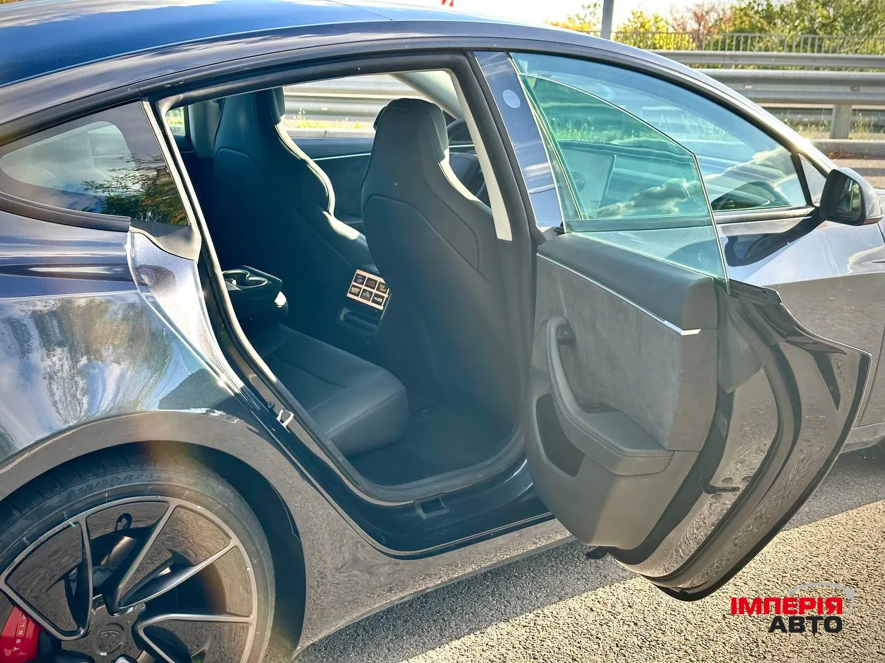 Tesla Model 3 - фото 15