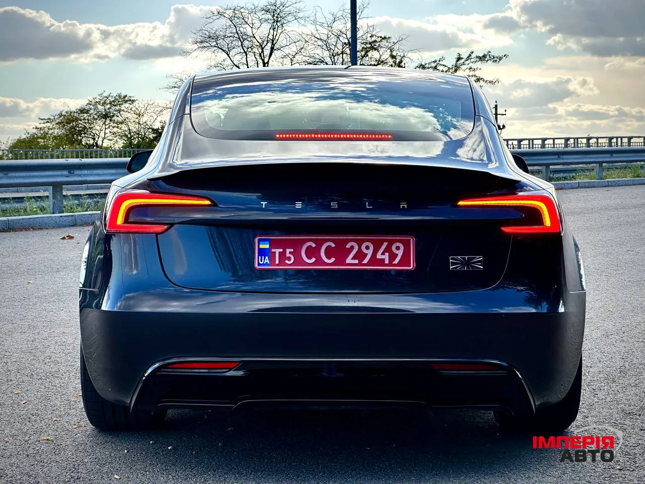 Tesla Model 3 - фото 7