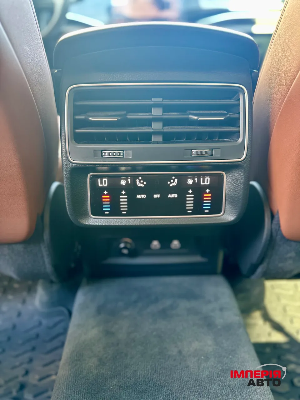 Audi Q8 - фото 16