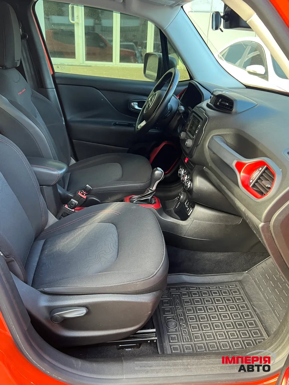 Jeep Renegade - фото 11