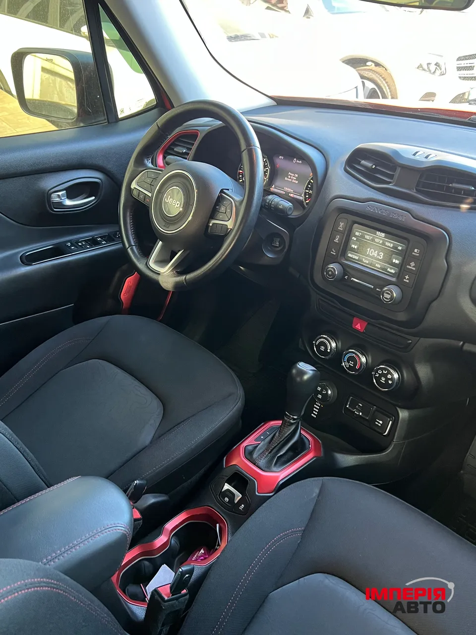 Jeep Renegade - фото 12