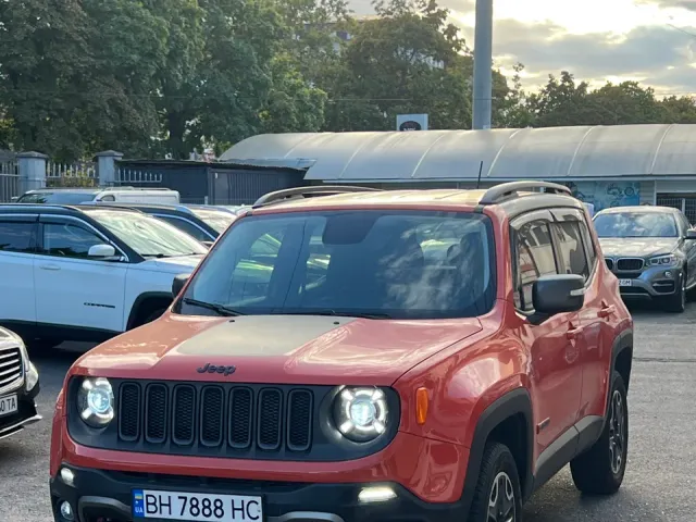 Jeep Renegade - фото 1