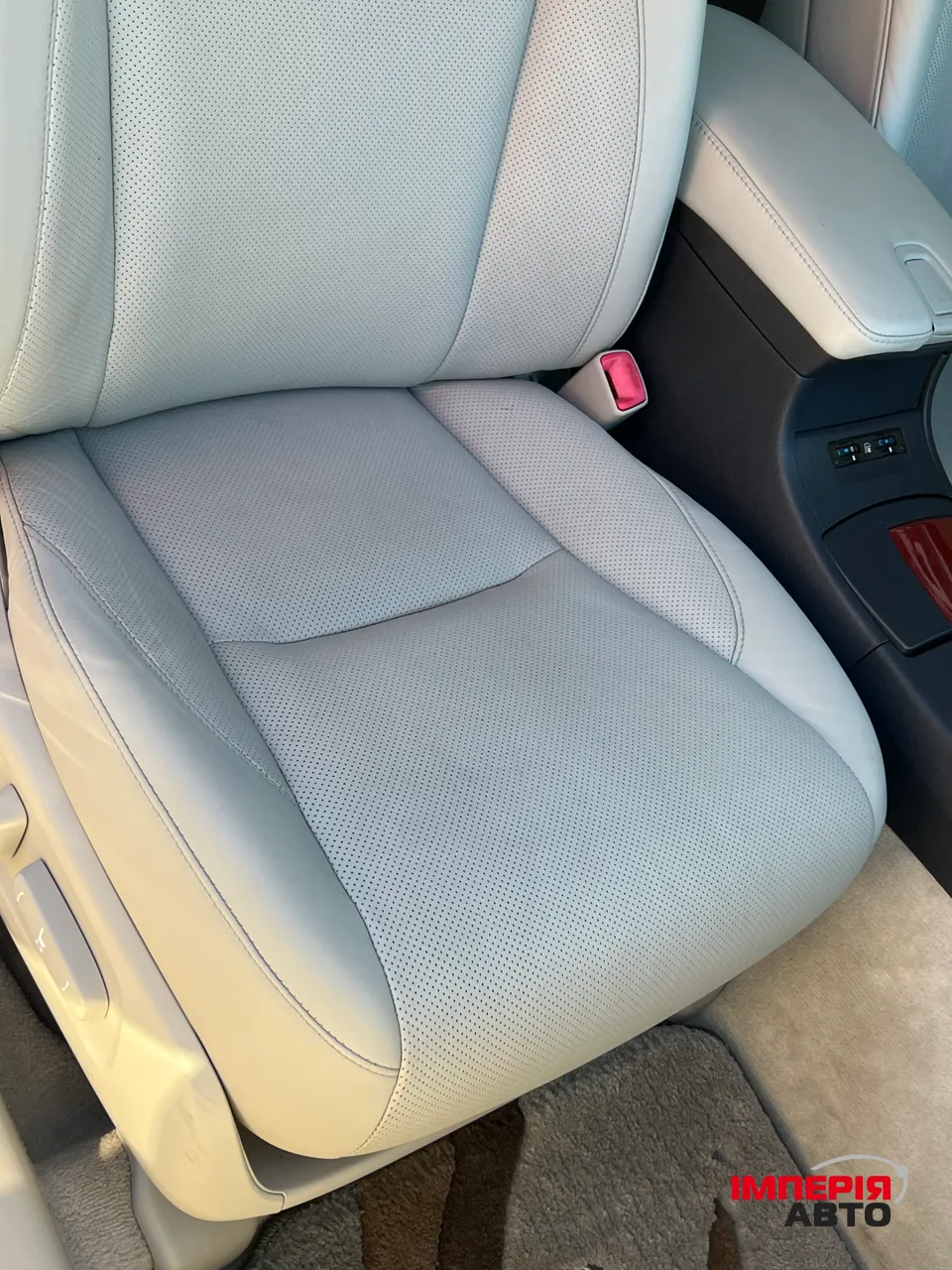 Lexus ES - фото 16