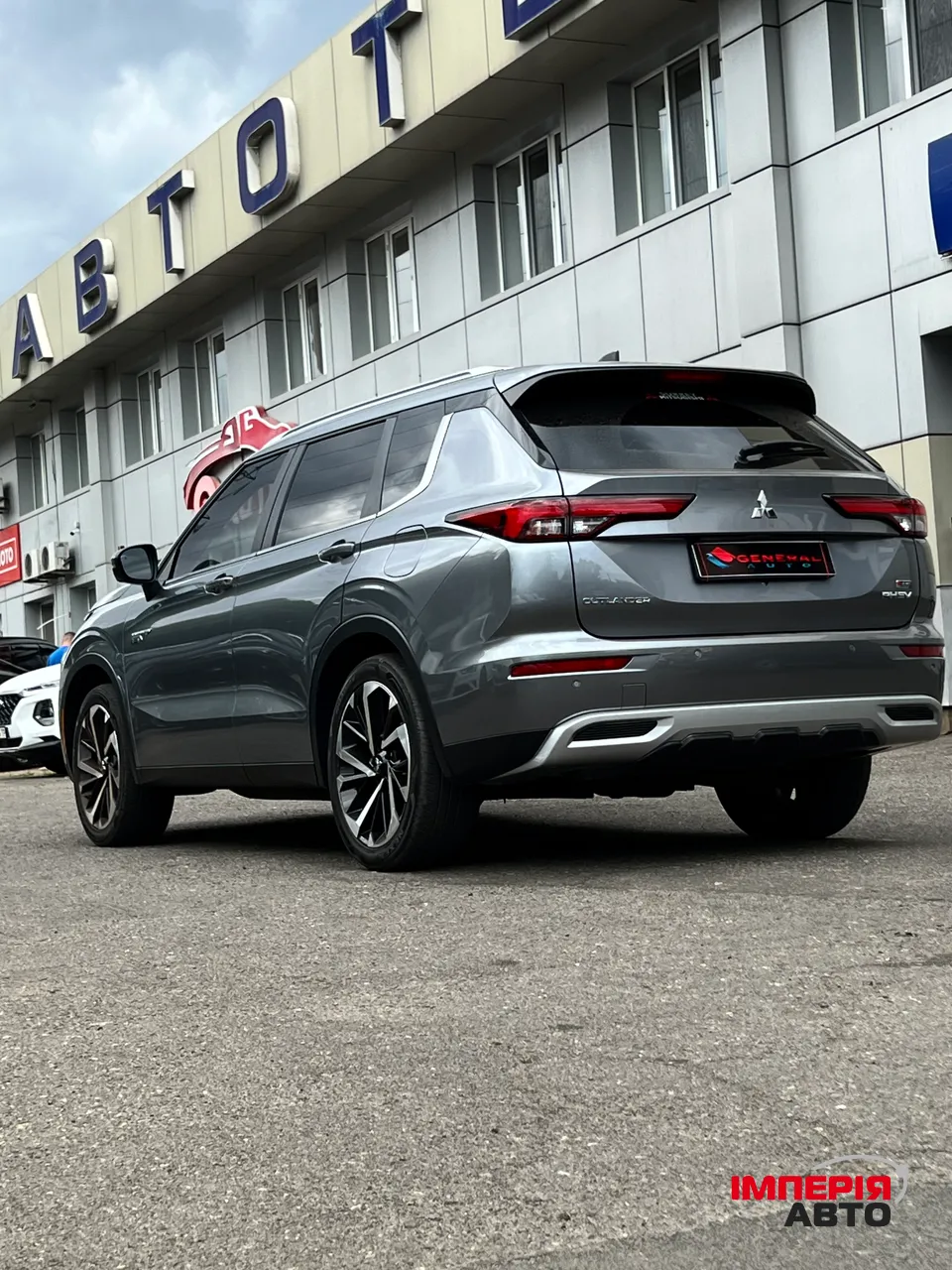 Mitsubishi Outlander - фото 10