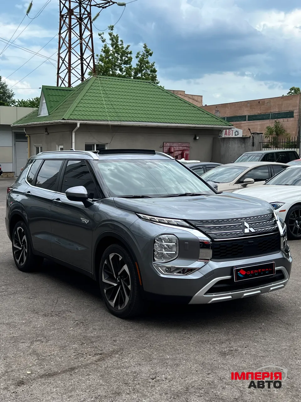 Mitsubishi Outlander - фото 1