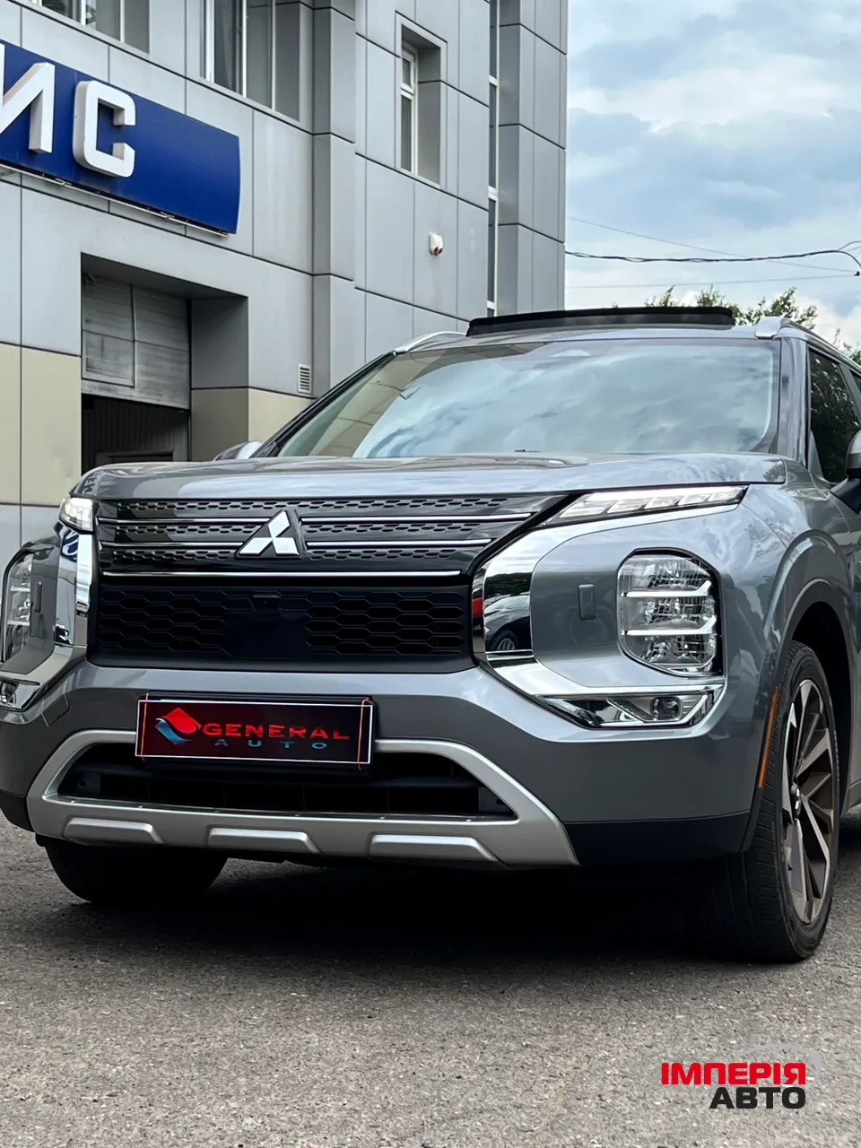 Mitsubishi Outlander - фото 2