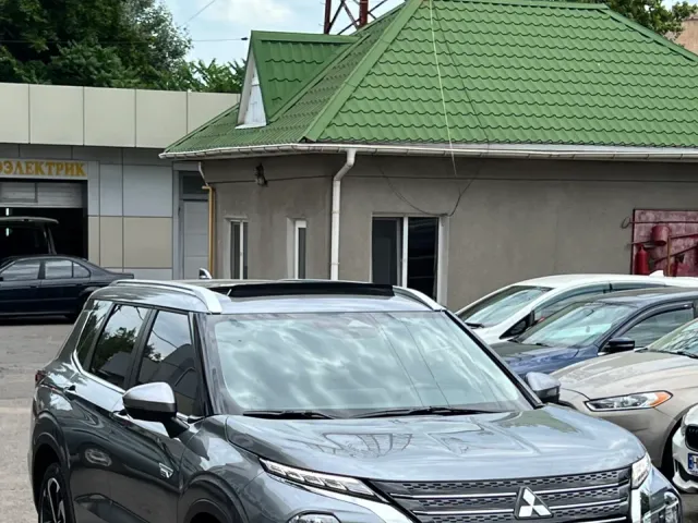 Mitsubishi Outlander - фото 3