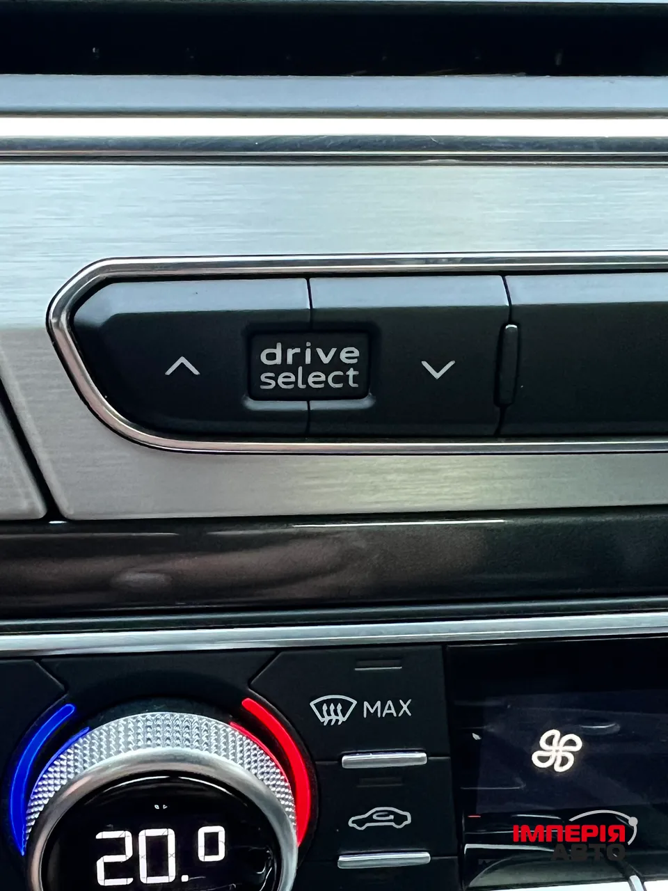 Audi Q7 - фото 11