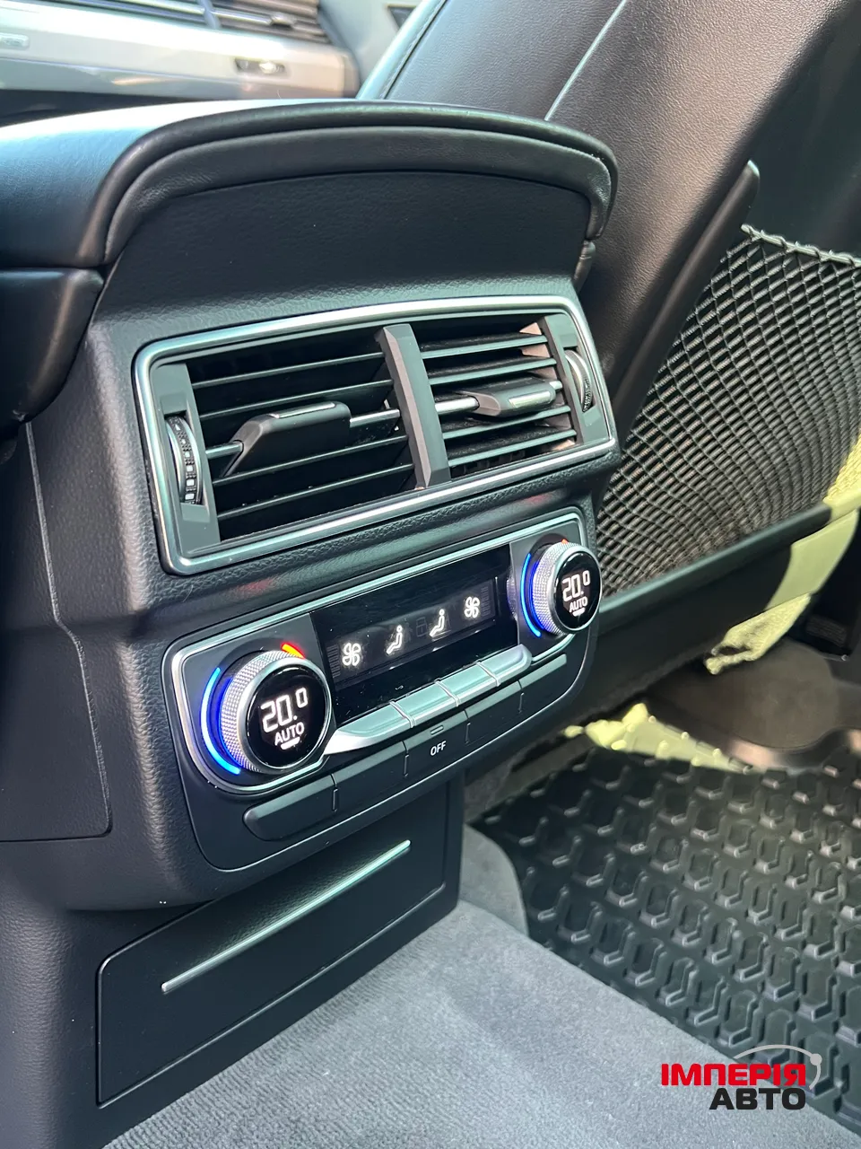 Audi Q7 - фото 22