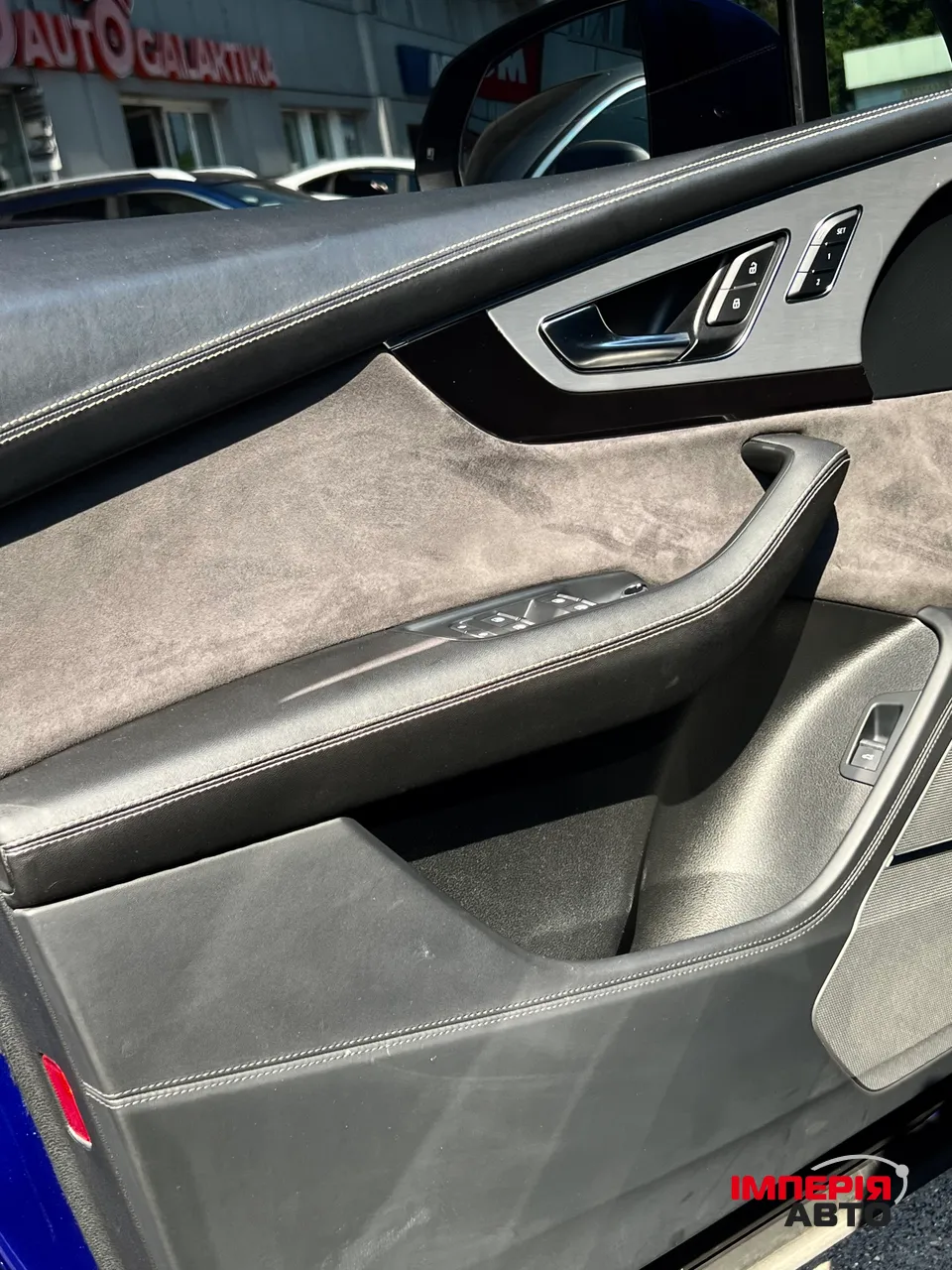 Audi Q7 - фото 32