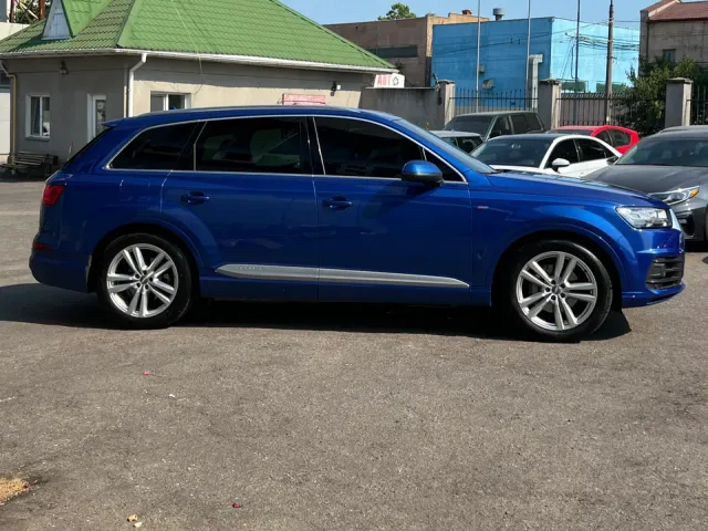 Audi Q7 - фото 3