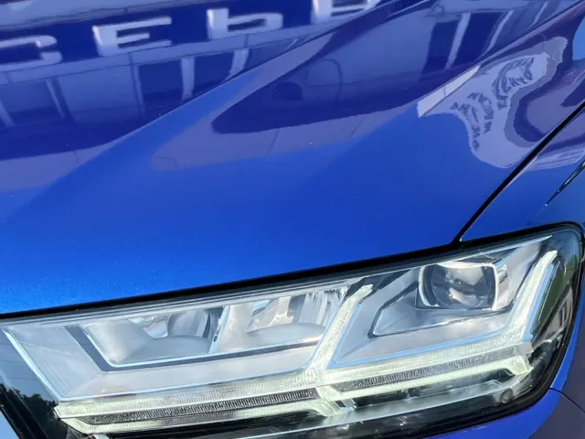 Audi Q7 - фото 1