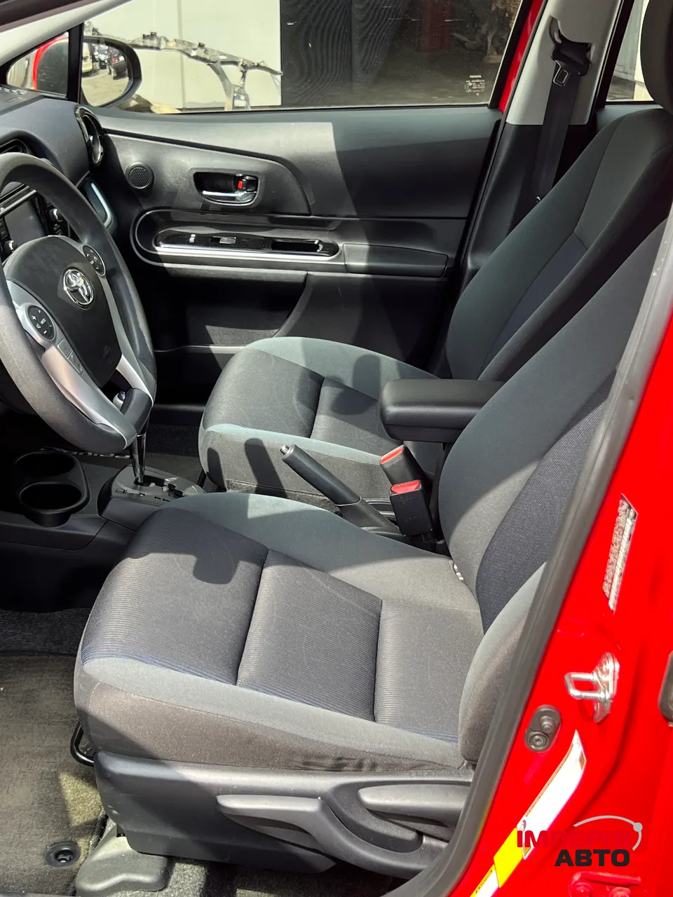 Toyota Prius c - фото 11