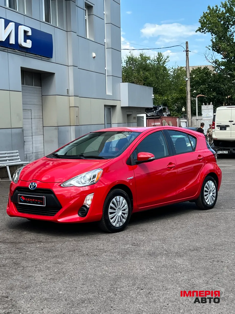 Toyota Prius c - фото 1