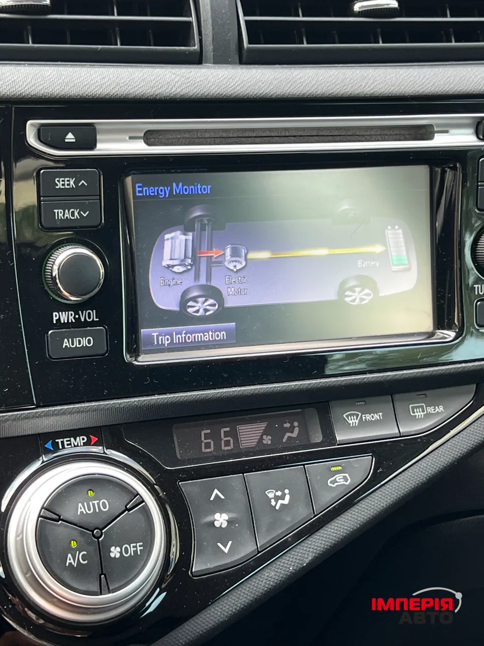 Toyota Prius c - фото 16