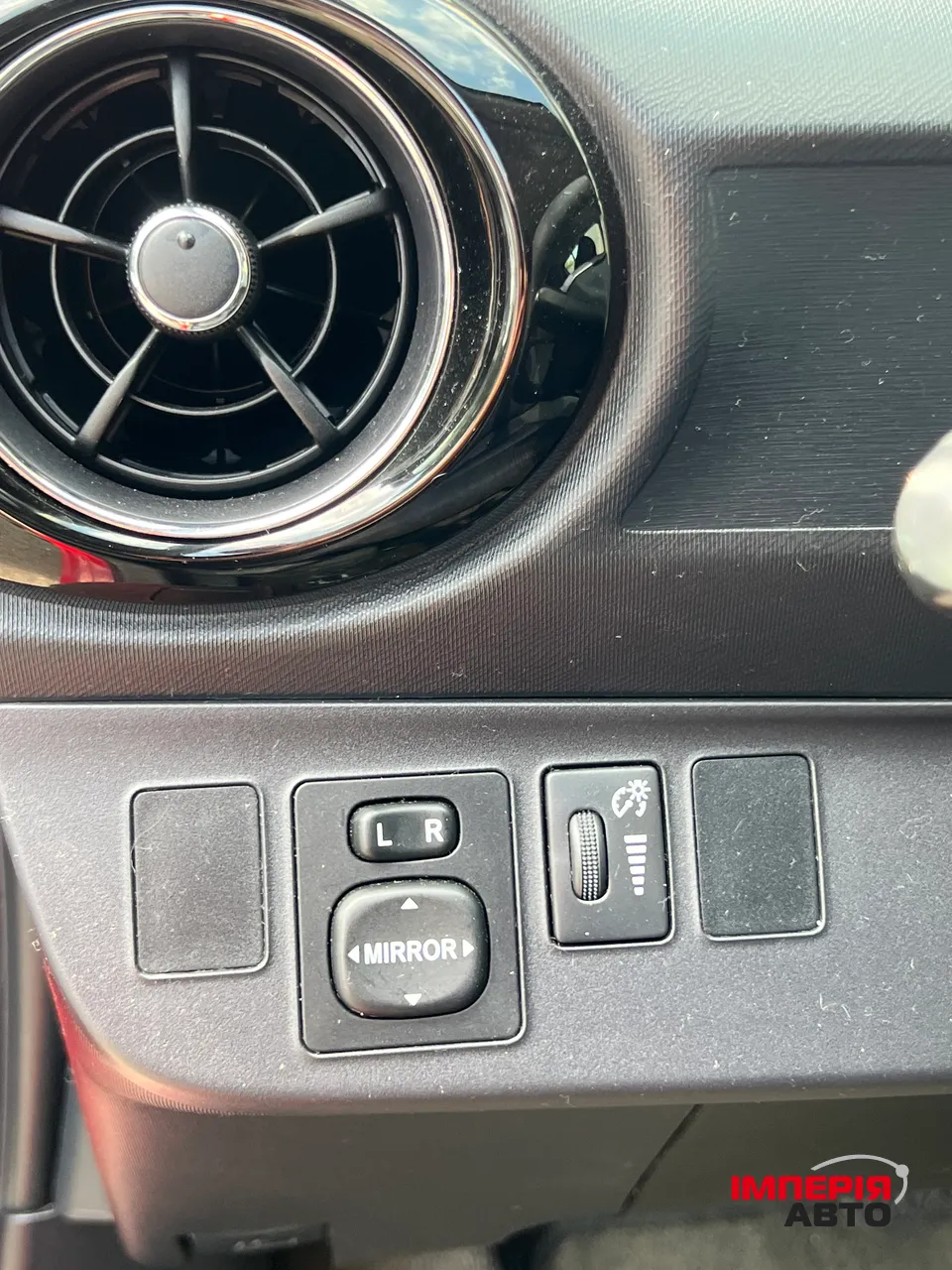 Toyota Prius c - фото 15